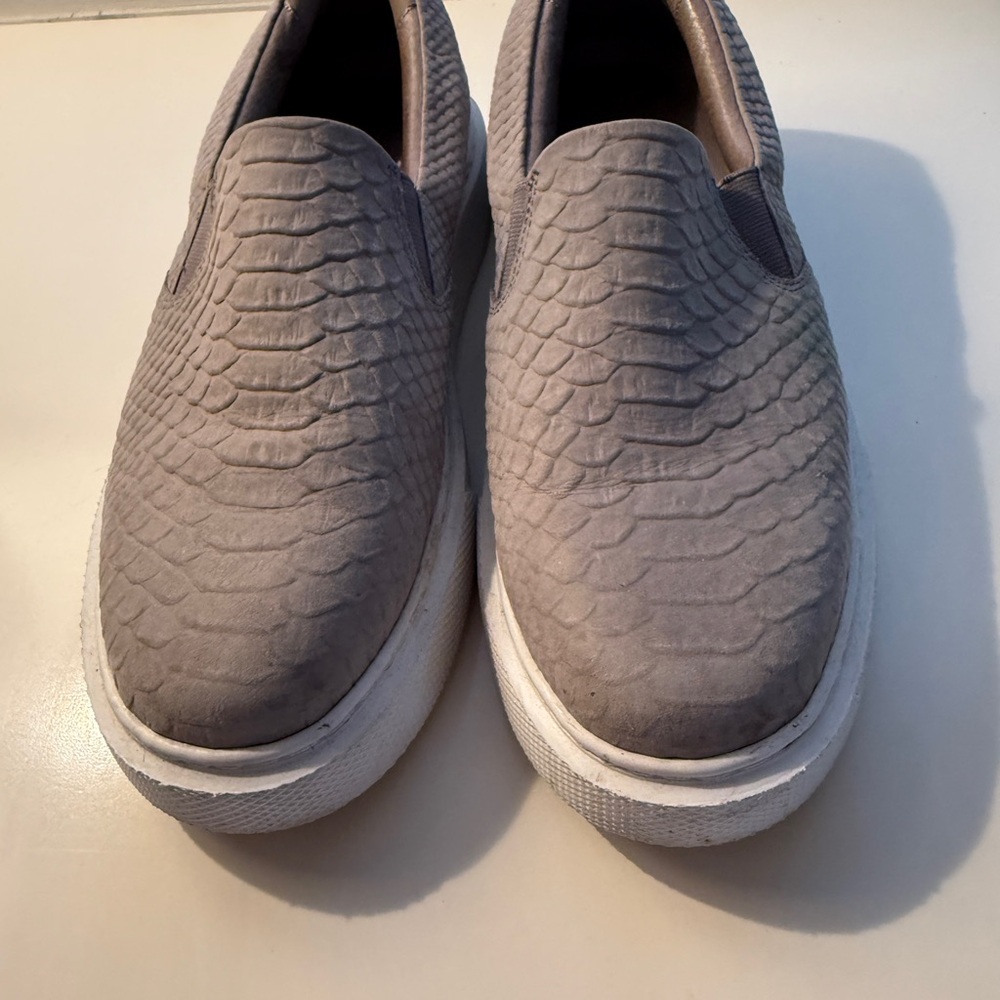 Womens Slip-On Casual Sneakers in Gray